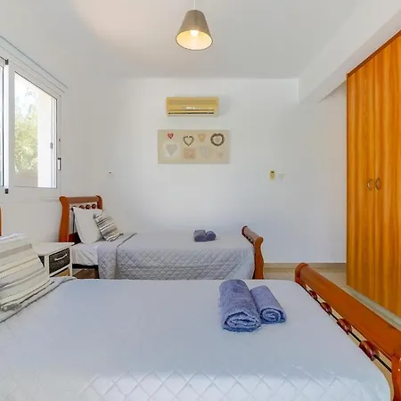 דירה The Twentynine Ground Floor - Two Bedrooms פאראלימני