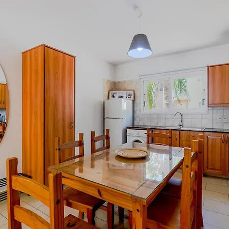 The Twentynine Ground Floor - Two Bedrooms דירה פאראלימני
